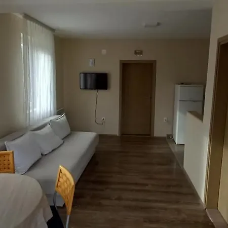 Narcis Polje アパート